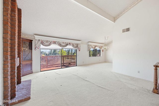 401 Falconrock Lane, Oak Park, CA 91377