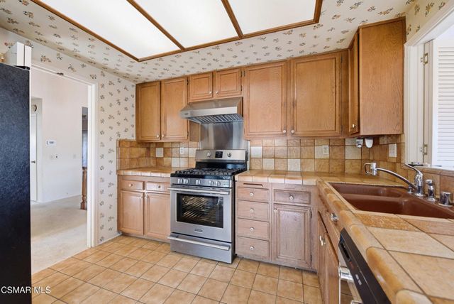 401 Falconrock Lane, Oak Park, CA 91377