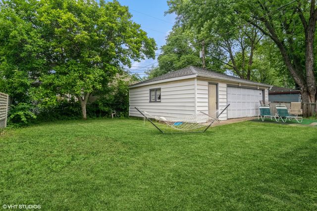 1100 PETERSON Avenue, Park Ridge, IL 60068
