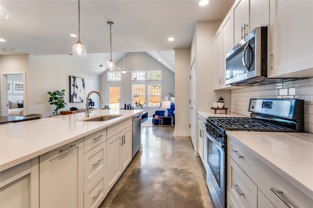 661 Bishop Heights Lane, Dallas, TX 75208