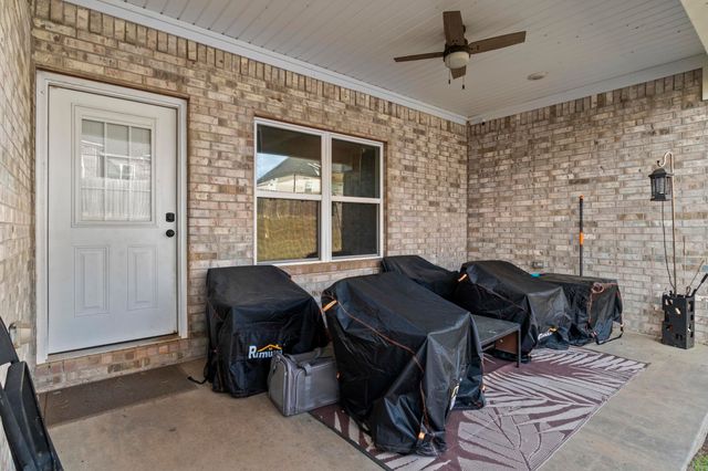 9138 Cliffside Dr, Sherwood, AR 72120