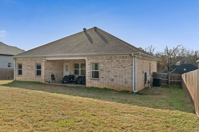 9138 Cliffside Dr, Sherwood, AR 72120