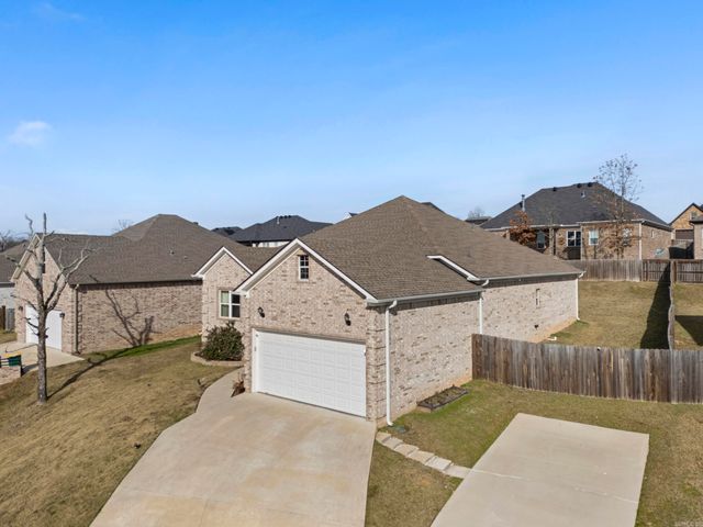 9138 Cliffside Dr, Sherwood, AR 72120