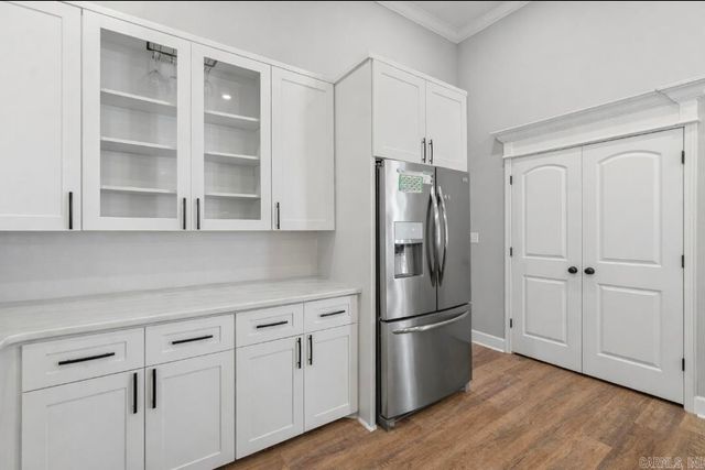 9138 Cliffside Dr, Sherwood, AR 72120