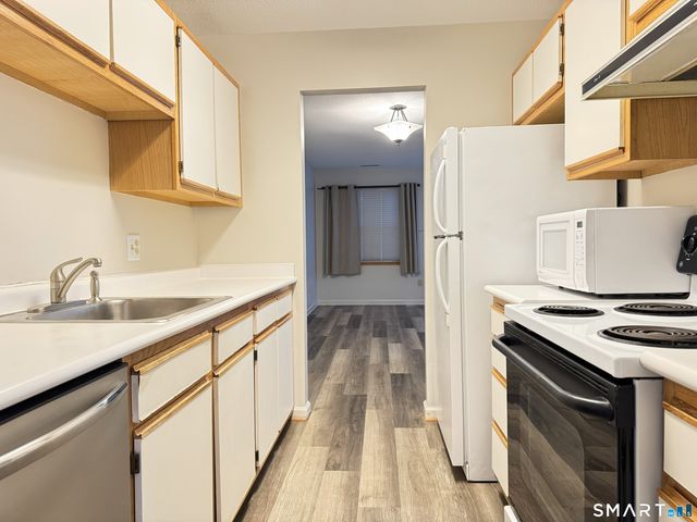 408 Watercourse Row 408, Rocky Hill, CT 06067