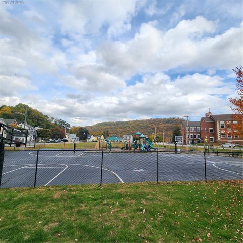 16 Circle Drive, Tuxedo Park, NY 10987