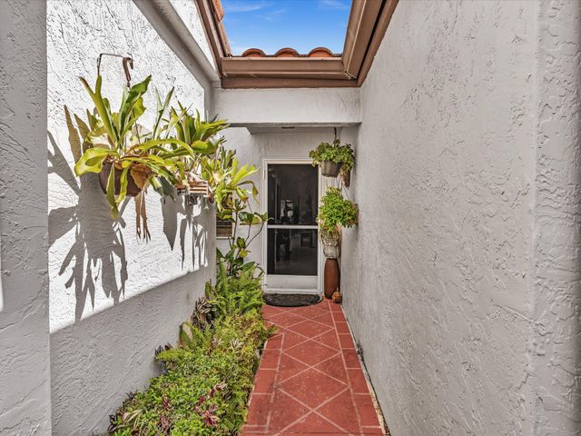 6454 Pointe Pleasant Circle, Delray Beach, FL 33484