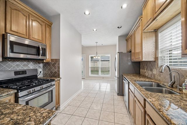 806 Charles Place, Baytown, TX 77521