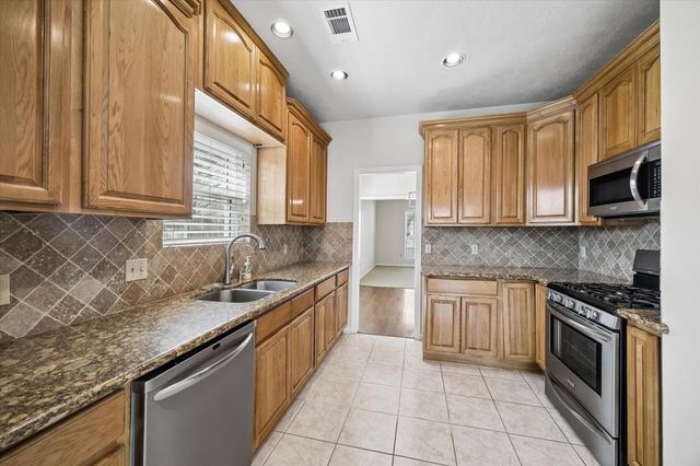 806 Charles Place, Baytown, TX 77521