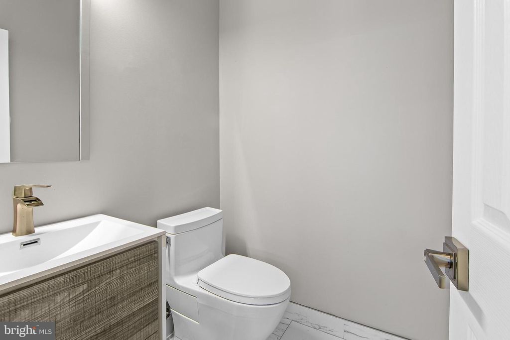 Image 20 of property listing at 108 LANCEFIELD RD, Baltimore, MD 21209