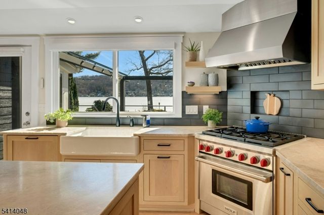 586 W Shore Trl, Sparta Twp., NJ 07871