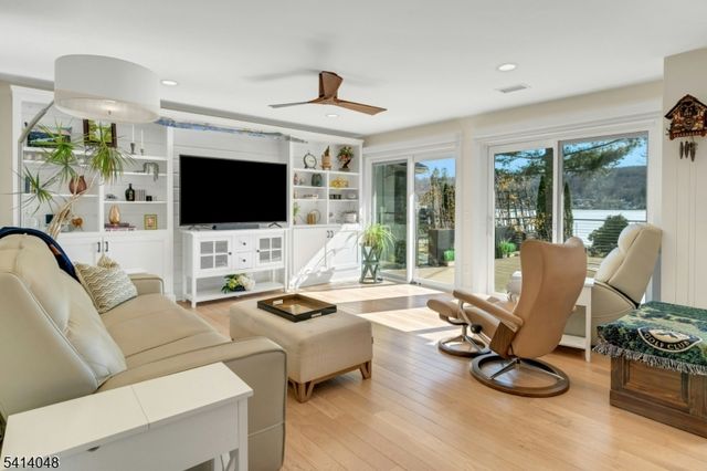 586 W Shore Trl, Sparta Twp., NJ 07871