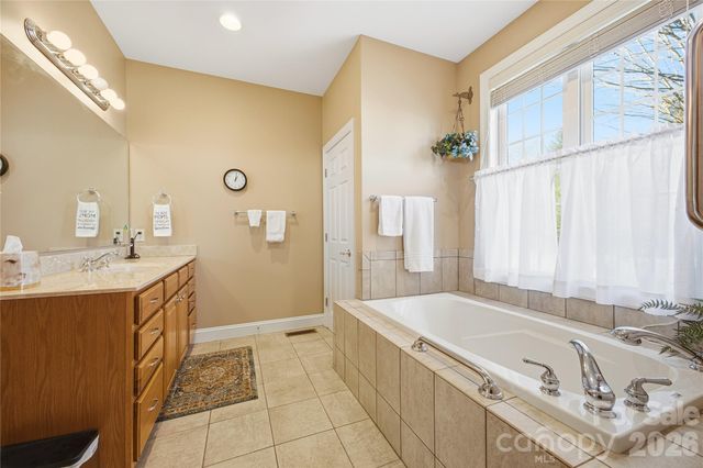 183 Williams Meadow Loop, Hendersonville, NC 28739