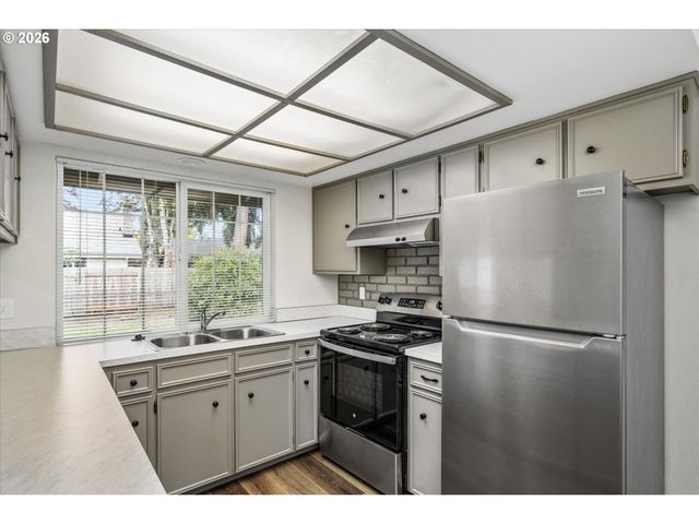 536 66TH St, Springfield, OR 97478