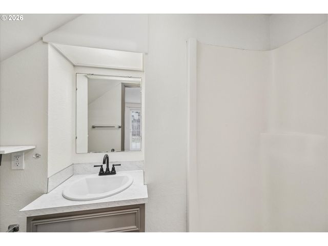 536 66TH St, Springfield, OR 97478