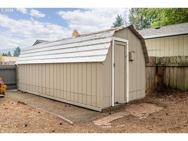 536 66TH St, Springfield, OR 97478