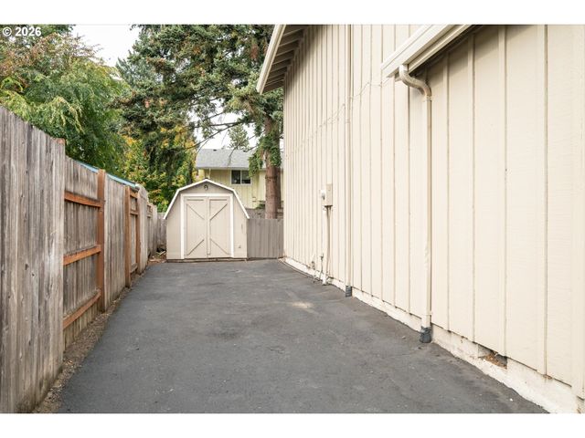 536 66TH St, Springfield, OR 97478