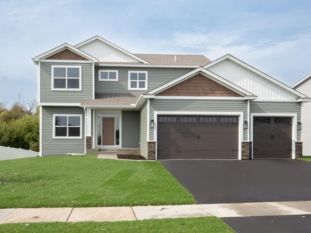 1026 Bellaire Boulevard NW, Isanti, MN 55040