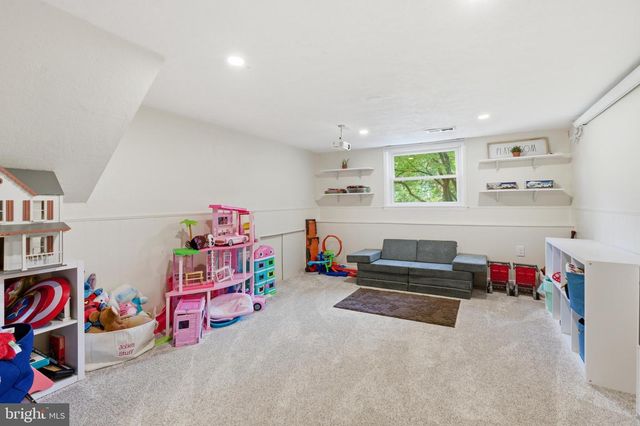 582 FOREST RD, Wayne, PA 19087