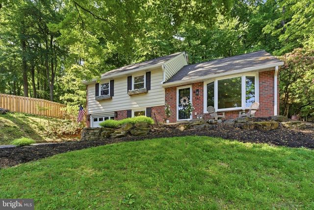 582 FOREST RD, Wayne, PA 19087