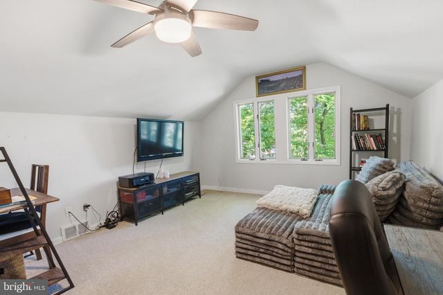 582 FOREST RD, Wayne, PA 19087