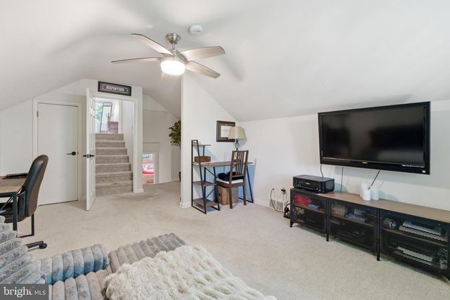 582 FOREST RD, Wayne, PA 19087