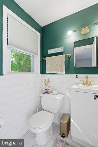 582 FOREST RD, Wayne, PA 19087