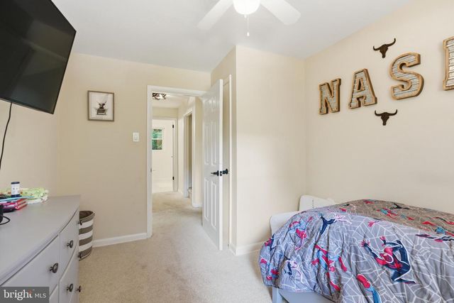582 FOREST RD, Wayne, PA 19087
