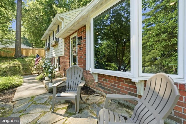 582 FOREST RD, Wayne, PA 19087
