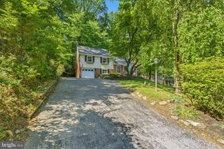 582 FOREST RD, Wayne, PA 19087