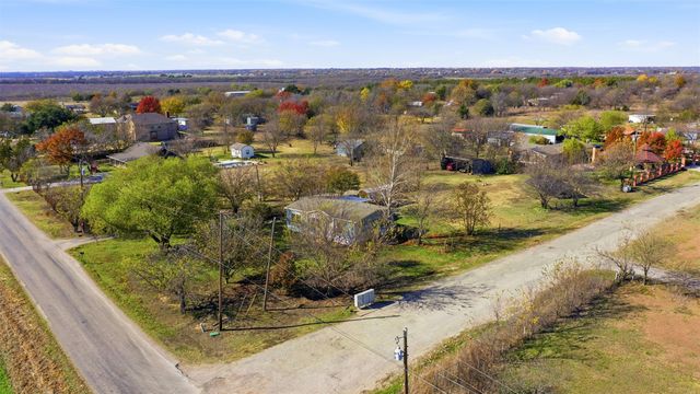 1409 South Drive, Venus, TX 76084