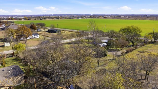 1409 South Drive, Venus, TX 76084