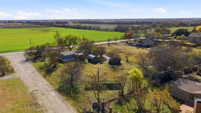 1409 South Drive, Venus, TX 76084