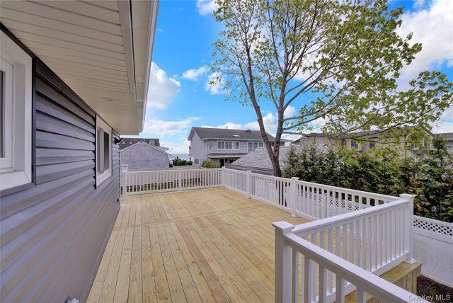 9 Sea Wall Lane, Bayville, NY 11709