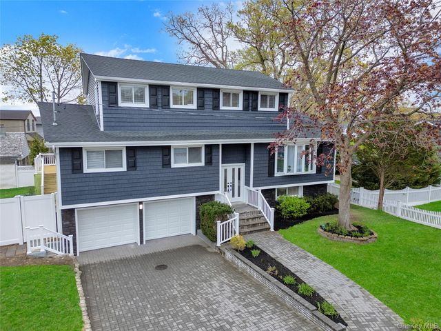 9 Sea Wall Lane, Bayville, NY 11709
