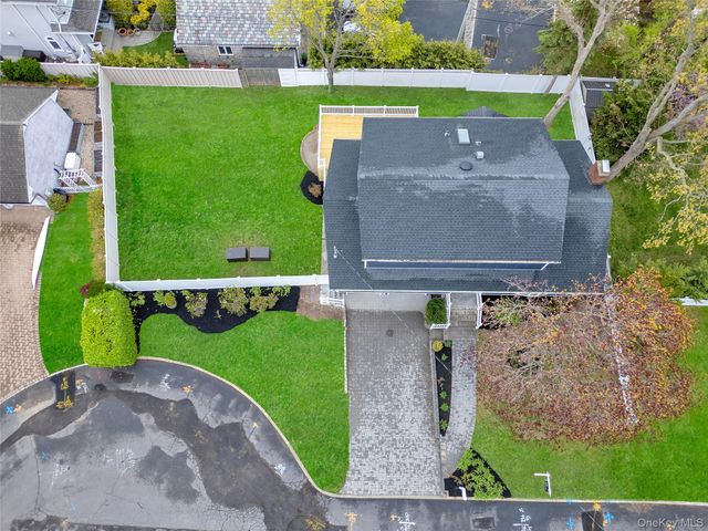 9 Sea Wall Lane, Bayville, NY 11709
