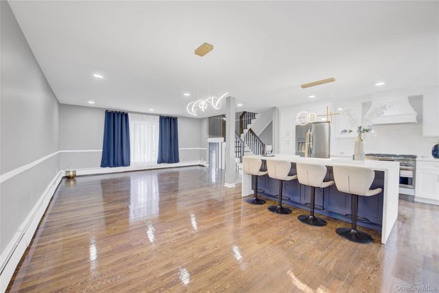 9 Sea Wall Lane, Bayville, NY 11709