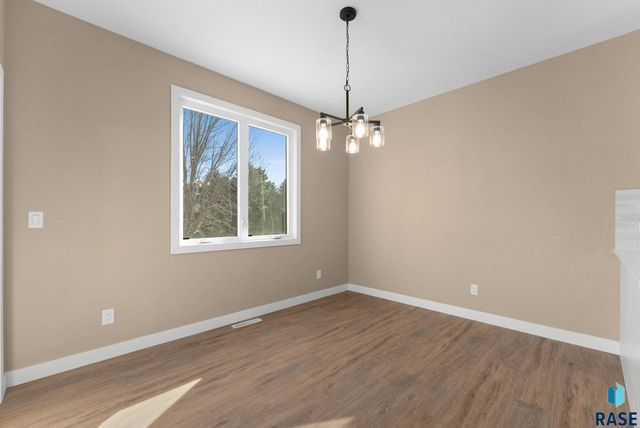 813 E Heatherwood Dr Drive, Brandon, SD 57005