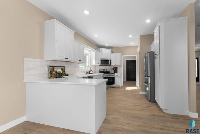 813 E Heatherwood Dr Drive, Brandon, SD 57005