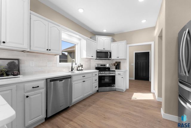 813 E Heatherwood Dr Drive, Brandon, SD 57005