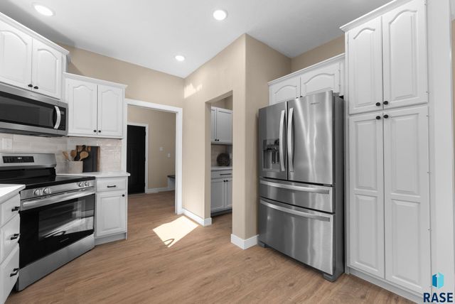 813 E Heatherwood Dr Drive, Brandon, SD 57005