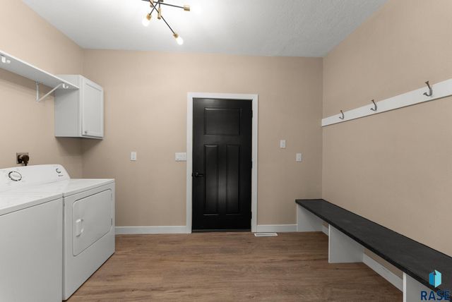 813 E Heatherwood Dr Drive, Brandon, SD 57005