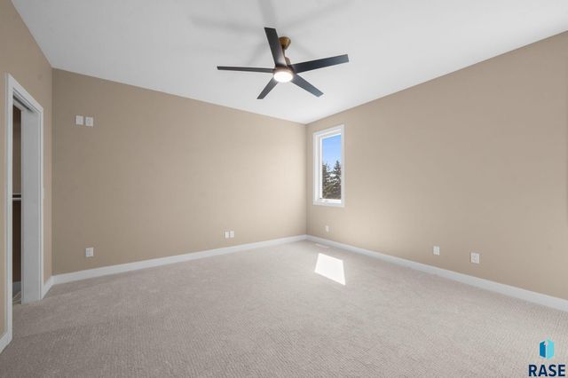 813 E Heatherwood Dr Drive, Brandon, SD 57005