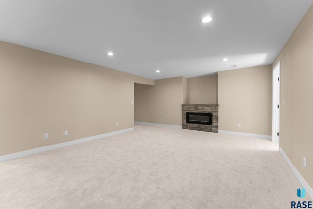 813 E Heatherwood Dr Drive, Brandon, SD 57005