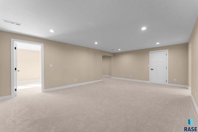 813 E Heatherwood Dr Drive, Brandon, SD 57005