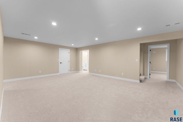 813 E Heatherwood Dr Drive, Brandon, SD 57005