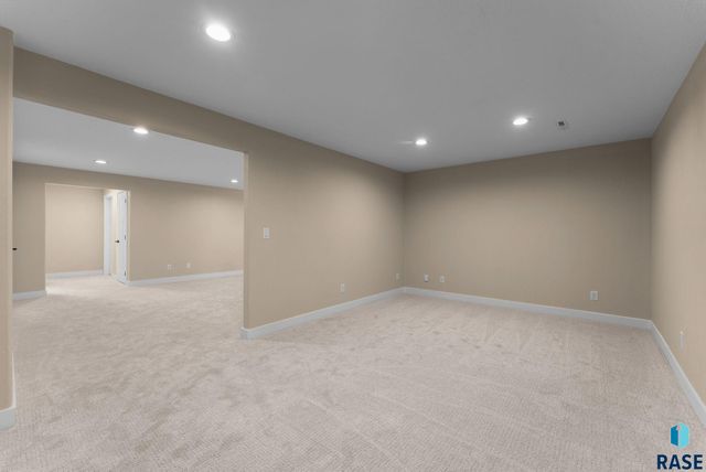 813 E Heatherwood Dr Drive, Brandon, SD 57005