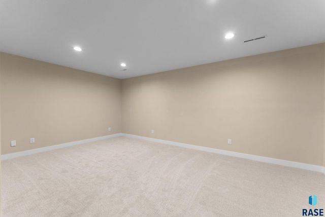 813 E Heatherwood Dr Drive, Brandon, SD 57005