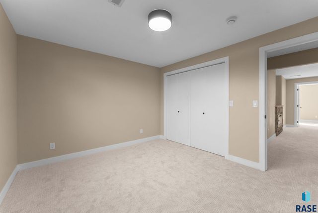 813 E Heatherwood Dr Drive, Brandon, SD 57005
