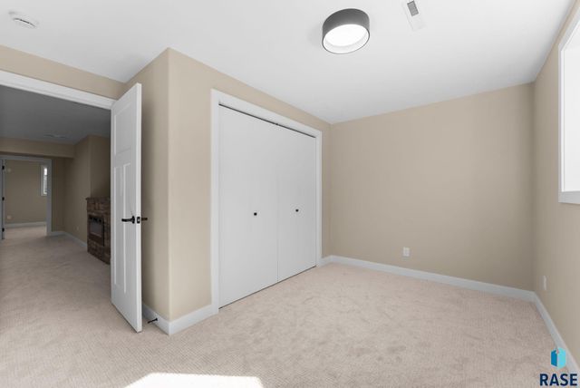 813 E Heatherwood Dr Drive, Brandon, SD 57005